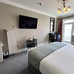 Lakeside Manor Szálloda 3*