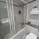 Lakeside Manor 3*