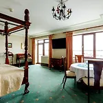 فندق Lakeside Manor 3*