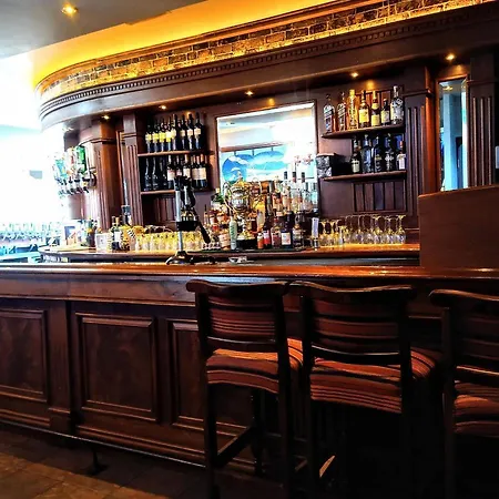 Lakeside Manor 酒店 3*