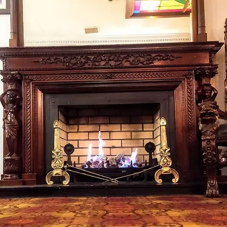 Lakeside Manor Hotel