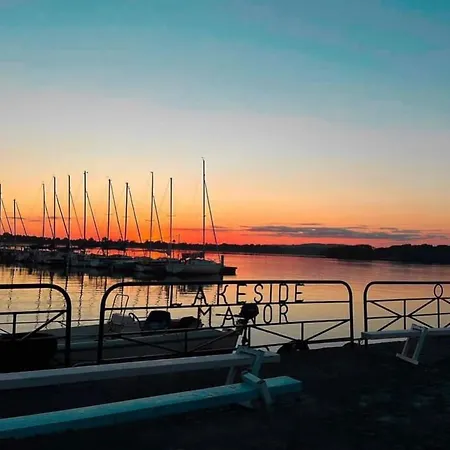 Lakeside Manor Szálloda 3*