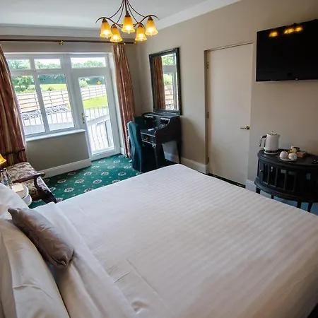 Lakeside Manor Hotel 3*