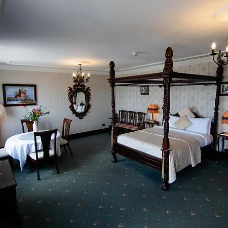 Lakeside Manor 3*