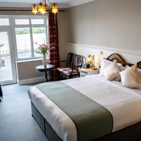 Lakeside Manor Hotel 3*