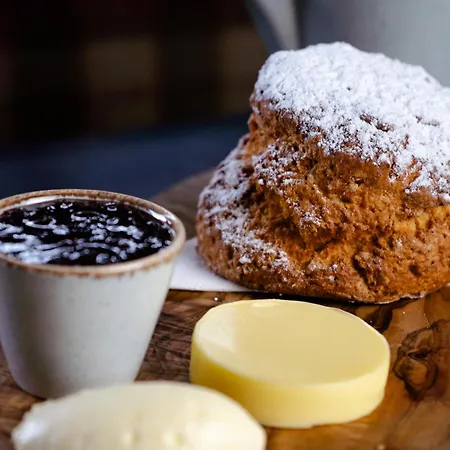 Lakeside Manor Szálloda