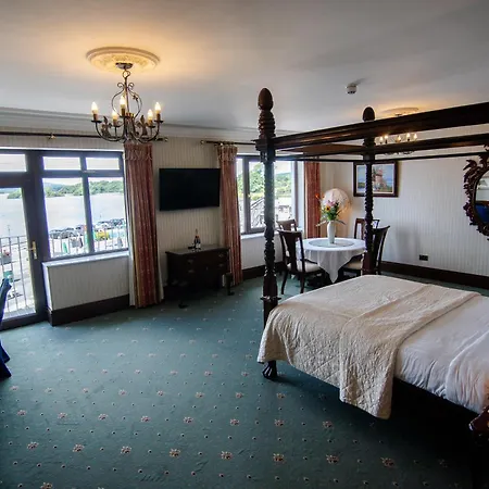 Lakeside Manor 酒店 3*