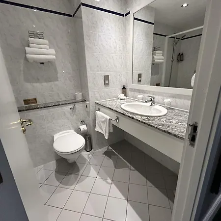 Lakeside Manor Szálloda