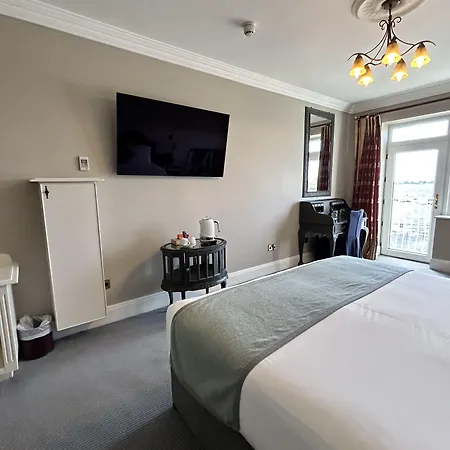 Lakeside Manor Hotel 3*