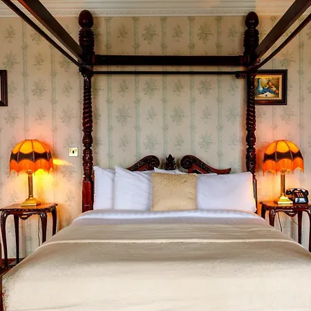 Lakeside Manor Hotel 3*
