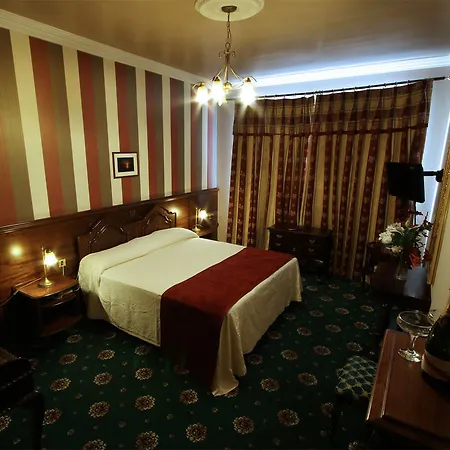 Lakeside Manor 3*