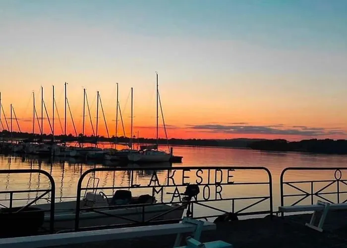 Lakeside Manor Hotel 3*