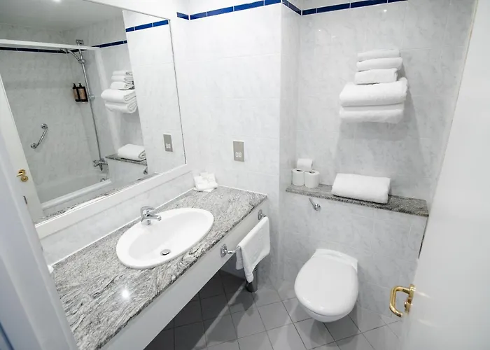 Hotel Lakeside Manor 3*