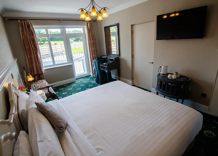 Lakeside Manor Hotel 3*