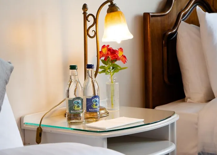 מלון Lakeside Manor 3*