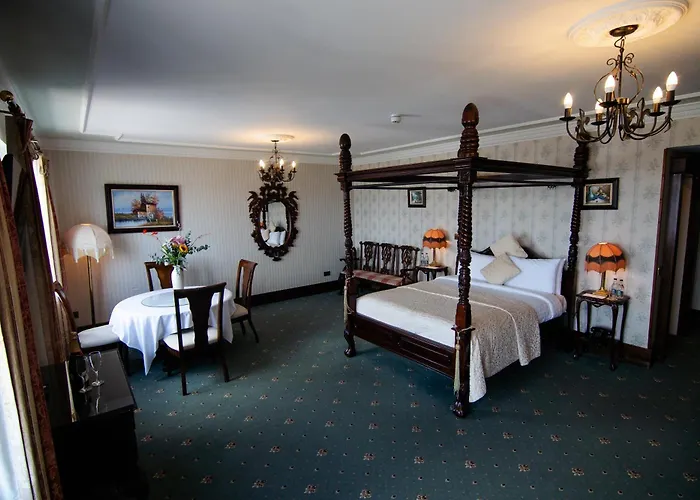 Lakeside Manor 3*