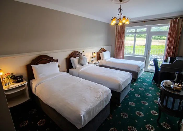 فندق Lakeside Manor 3*