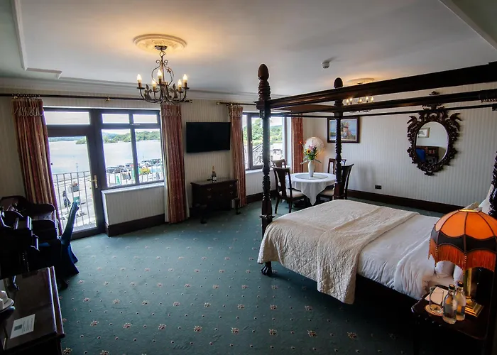 Lakeside Manor فندق 3*