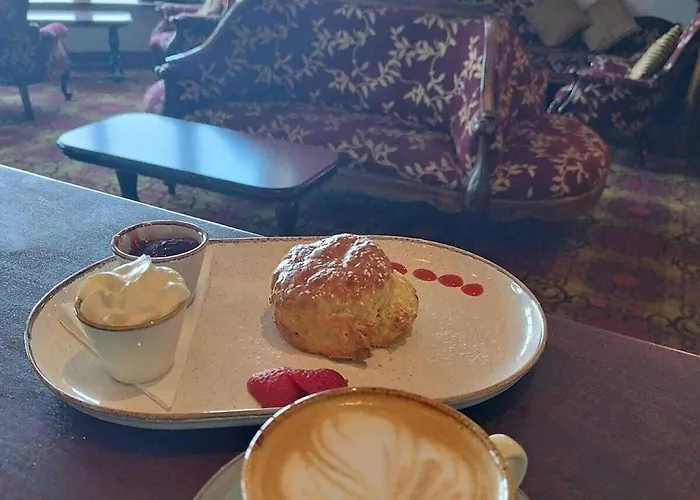 מלון Lakeside Manor