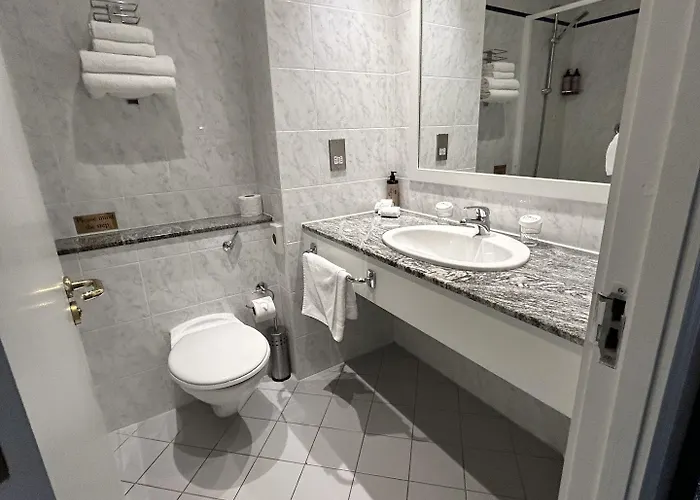 Lakeside Manor מלון